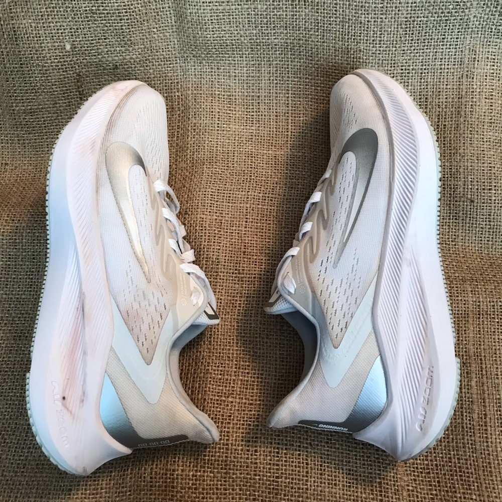 Nike Women’s Zoom Winflo White Silver Size 6 - Picture 5 of 10
